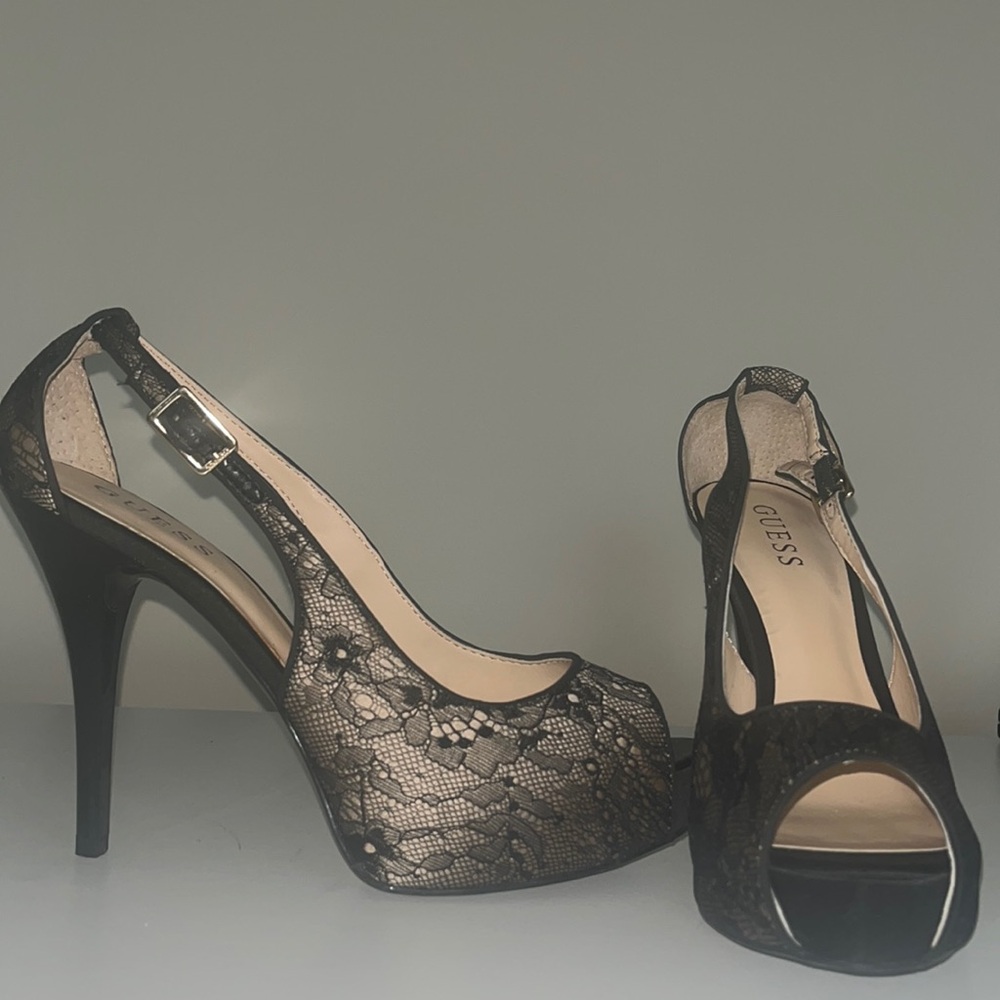 Guess - Black/Nude Lace Fabric Peep-Toe Pumps - Size 8.5M (Good Condition)